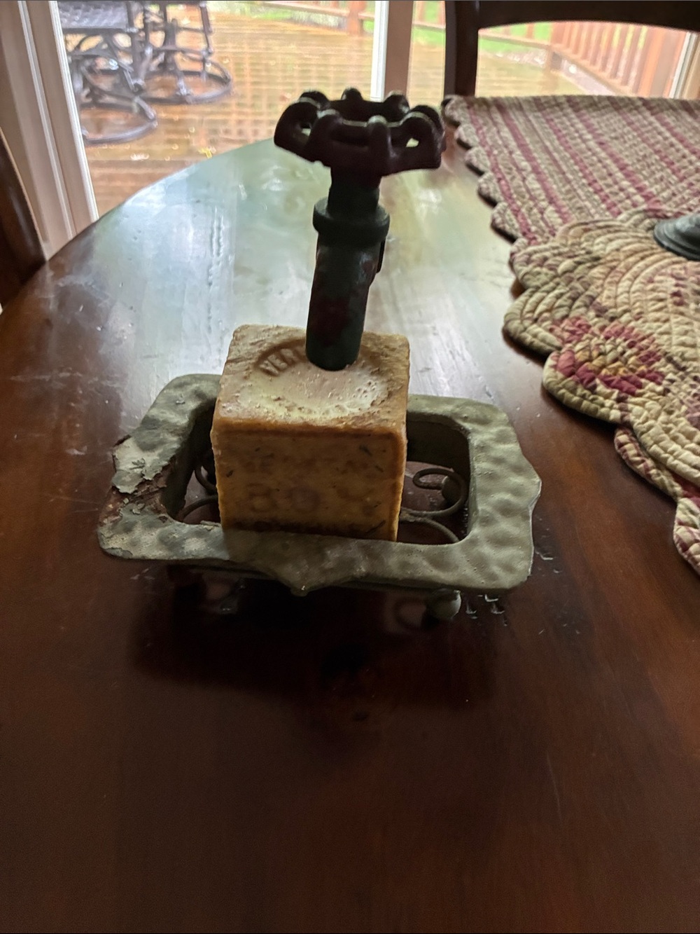Vintage-Style Metal Soap Dish with Green Faucet Handle